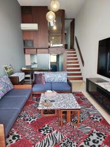 Posezení v ubytování Rita's Duplex Chalet in Manar Jounieh Resort