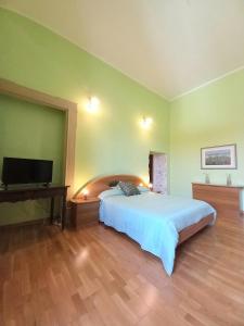 a bedroom with a bed and a flat screen tv at CASA Sweet HOME in Sulmona