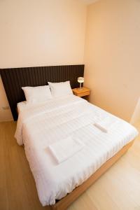 Postel nebo postele na pokoji v ubytování JVJ Hotel