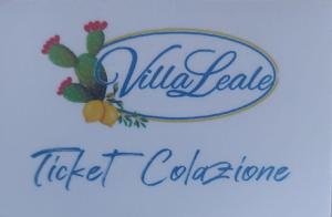 una señal para un coliseo de hotel con un cactus en Villa Leale en Plemmirio