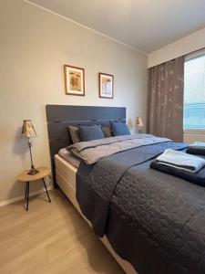 Postel nebo postele na pokoji v ubytování Sibelius Kaksio Haminassa