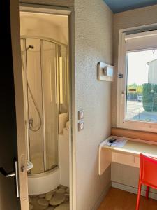 Koupelna v ubytování ibis budget Arles Sud Fourchon