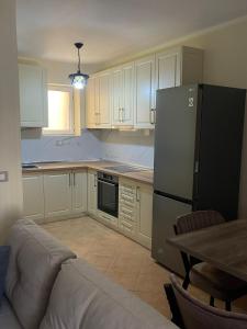 Η κουζίνα ή μικρή κουζίνα στο ApartamentAgolliTirana