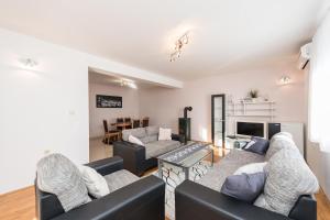 Posedenie v ubytovaní Family Friendly Pool House Ana - Happy Rentals