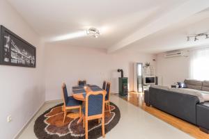 Posedenie v ubytovaní Family Friendly Pool House Ana - Happy Rentals