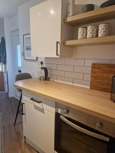 Kuchyň nebo kuchyňský kout v ubytování Cosy Self Contained Annexe