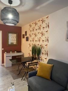 a living room with a couch and a table at Les studios de Bron Pinel in Bron