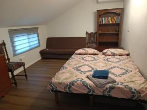 a bedroom with a bed and a couch at כוכב הגלבוע in Gan Ner