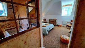 Postel nebo postele na pokoji v ubytování COSY CHAMBRE-SUITE climatisée
