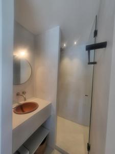 Ein Badezimmer in der Unterkunft Superbe Appartement, vue Notre Dame de la Garde, Vieux port