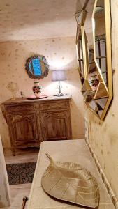 Postel nebo postele na pokoji v ubytování COSY CHAMBRE-SUITE climatisée