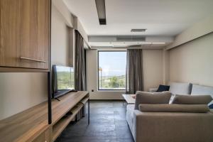 A seating area at Serenity Suites Sea View Houses