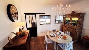 Fotografie z fotogalerie ubytování COSY CHAMBRE-SUITE climatisée v destinaci Sancoins