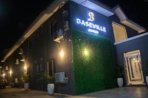 um edifício com um sinal na lateral em Baseville Hotel em Lagos