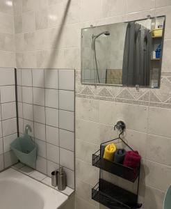 Ένα μπάνιο στο Cute beachfront apartment