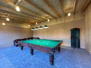 Fotografie z fotogalerie ubytování Cottages in Garni-Geghard v destinaci Goghtʼ