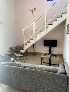 Posezení v ubytování Villa Stone pour 8 personnes, piscine chauffée 5 euros par jour, accès PMR, 5 étoiles