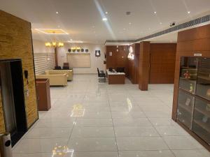 Lobby o reception area sa Hotel Abaam Neil