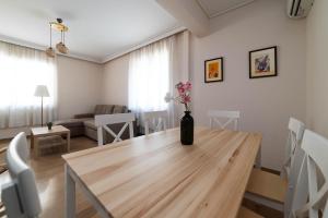 Posezení v ubytování Spacious Nest 2bd apartment next to Acropolis