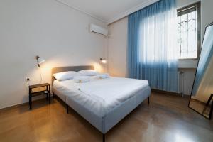 Postel nebo postele na pokoji v ubytování Spacious Nest 2bd apartment next to Acropolis