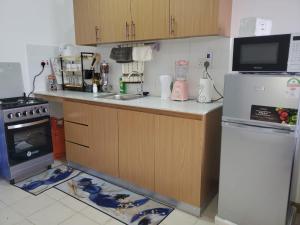 A kitchen or kitchenette at Happy homes