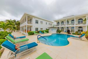 Bazén v ubytování Tara Del Sol Resort nebo v jeho okolí