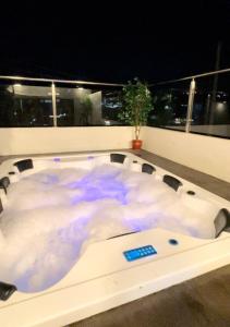 Gallery image of Sierra Bay View Jacuzzi Overlooking Roofdeck in Binangonan