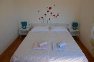 Postel nebo postele na pokoji v ubytování Apartments Sersic Baska