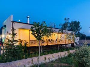 Fotografie z fotogalerie ubytování Cottages in Garni-Geghard v destinaci Goghtʼ