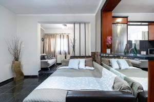 Katil atau katil-katil dalam bilik di Sun & Waves Beachfront Suite