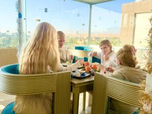 Regent Pyramids View 투숙객