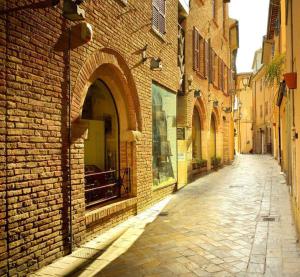 an empty alley in an old brick building at Angelina Urban Lodge in Tolentino