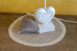 two white hearts sitting on top of a book at Agriturismo Tenuta Belvedere in Belvedere Ostrense