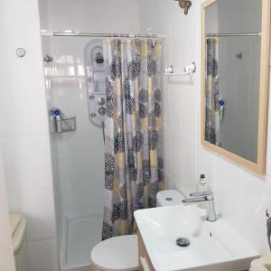 A bathroom at La Zenia Holiday Home