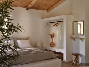 Ένα ή περισσότερα κρεβάτια σε δωμάτιο στο Fairytale villas & suites marathias zakynthos