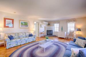 Ảnh trong thư viện ảnh của Walk to Main St and Oyster Pond in Chatham ở Chatham +36 ảnh