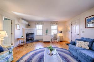 Ảnh trong thư viện ảnh của Walk to Main St and Oyster Pond in Chatham ở Chatham