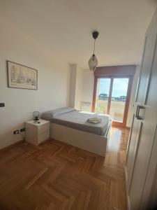 a bedroom with a bed and a wooden floor at Mi Casa Es Tu Casa in Rome