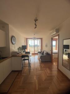 a kitchen and living room with a table and a couch at Mi Casa Es Tu Casa in Rome