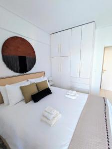 a bedroom with a white bed with towels on it at Casa Di Penny in Kyparissia