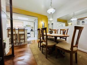 a kitchen and dining room with a table and chairs at MRG - Ensolarado 2D - Centro de Gramado in Gramado