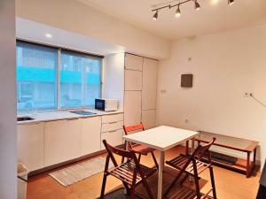 a kitchen with a table and chairs in a room at Peers Guest House in Cascais