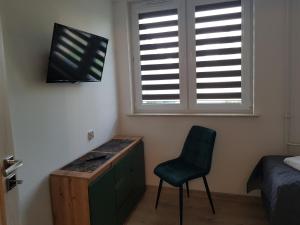 TV a/nebo společenská místnost v ubytování Dom Turysty SALUS
