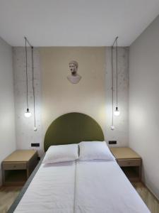 Postel nebo postele na pokoji v ubytování Hotel Amfiteatar