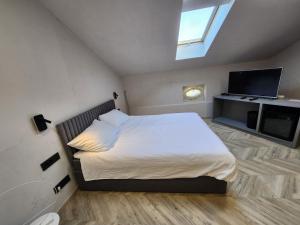 Postel nebo postele na pokoji v ubytování Hotel Amfiteatar