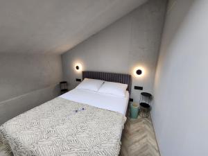 Postel nebo postele na pokoji v ubytování Hotel Amfiteatar