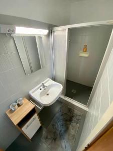 Ett badrum på 2-Zimmer Wohnung Auf der Heide