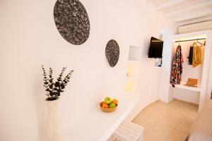 A television and/or entertainment centre at windmills suite by opus