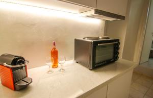 A kitchen or kitchenette at windmills suite by opus Még 19 kép