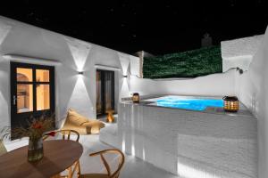 Bazén v ubytování Electra Suites & Spa nebo v jeho okolí